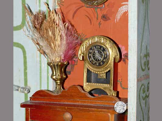 Uhr und Amphore von Erhard & Söhne