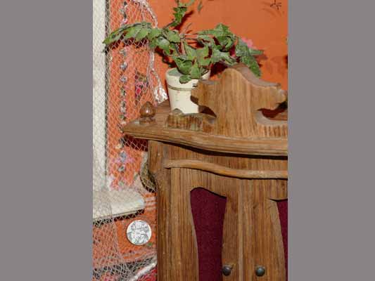 Jugendstil-Puppenstube mit Erker