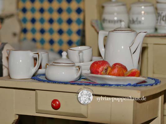 antike Puppenküche, Gehäuse Gebrüder Bing Nürnberg