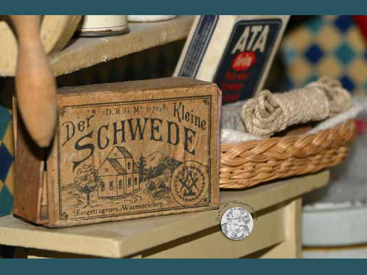 antike Puppenküche, Gehäuse Gebrüder Bing Nürnberg