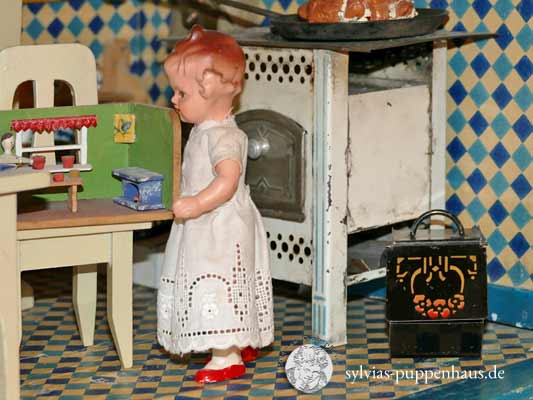 antike Puppenküche, Gehäuse Gebrüder Bing Nürnberg