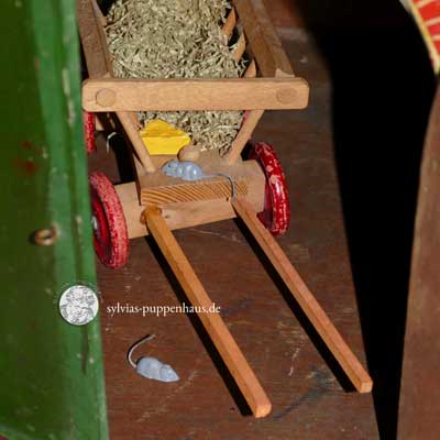 antikes Puppenhaus mit Pferdestall von um 1900