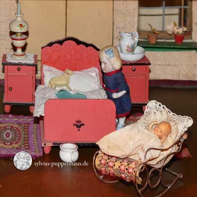 antikes Puppenhaus mit Pferdestall von um 1900