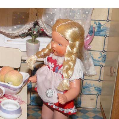 antike Puppenstube aus den 30er Jahren