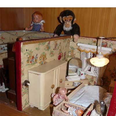 antike Puppenstube aus den 30er Jahren