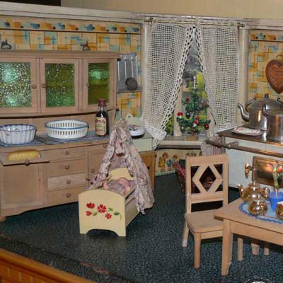 antike Puppenküche 20er Jahre - mit der orginalen Einrichtung