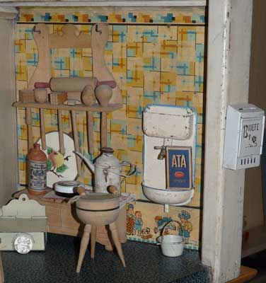 antike Puppenküche 20er Jahre - mit der orginalen Einrichtung