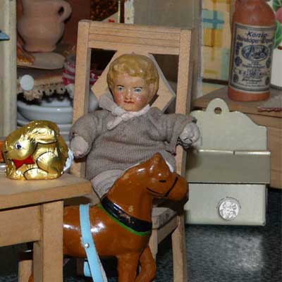 antike Puppenküche 20er Jahre - mit der orginalen Einrichtung