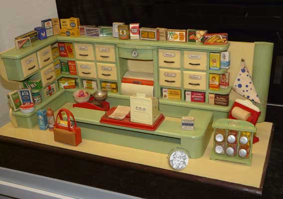 DDR-Kaufmannsladen, wohl Albin Schönherr