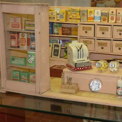 Kaufladen einfachster Bauart aus der Nachkriegszeit