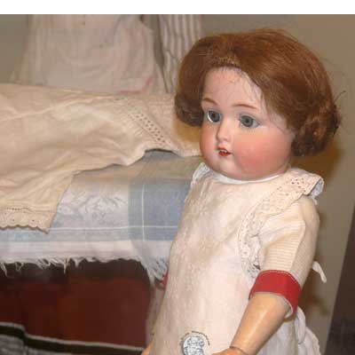 Porzellankopfpuppe mit Gliedergelenkkörper, Wagner & Zetsche, um 1910