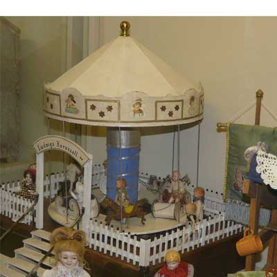 Karussell, Eigenbau des Geigenbaumeisters Fredo Curtius aus Gotha, um 1920