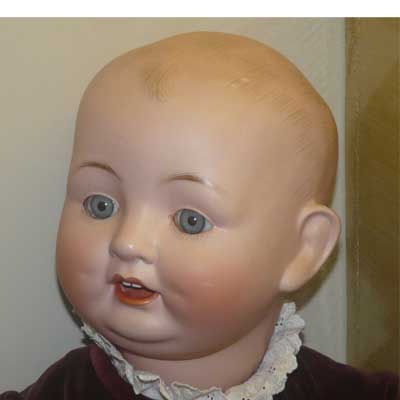 Porzellankopfpuppe Catterfelder Puppenfabrik um 1900, typ. Merkmal: abstehende Ohren