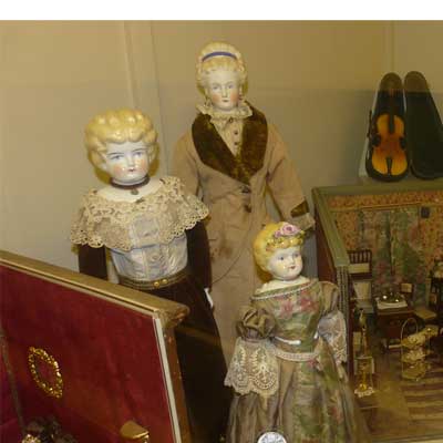 links Reprokopf nach altem Vorbild, Lederkörper von 1870