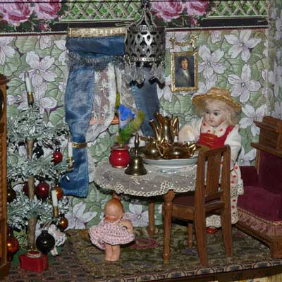 Gründerzeitstube mit kleiner Französin von vor 1900 - Bild 1