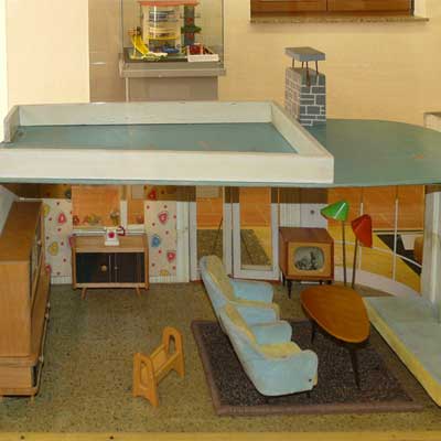 Haus Libelle vom VEB Holzspielwarenfabrik Grünhainichen/Erzgebirge, DDR