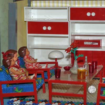 Puppenstube, DDR, späte 70er Jahre, Gehäuse und Möblierung VERO