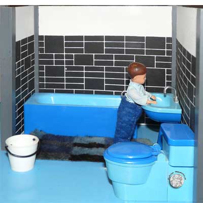 Puppenstube, DDR, späte 70er Jahre, Gehäuse und Möblierung VERO