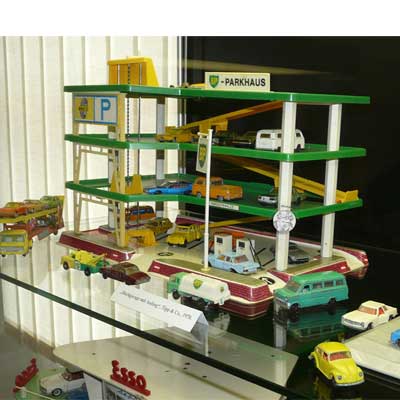 Tankstelle mit Hochgarage, Hersteller Mettoy, funktionierende Waschanlage