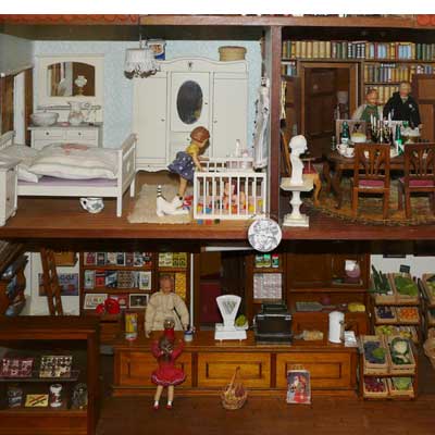 Selbst gebautes 1 zu 12 Puppenhaus