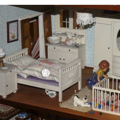 Selbst gebautes 1 zu 12 Puppenhaus