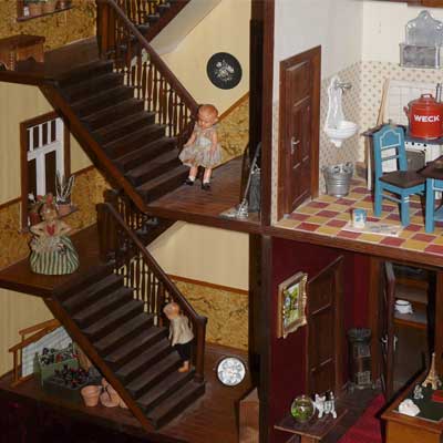 Selbst gebautes 1 zu 12 Puppenhaus - Bild 1
