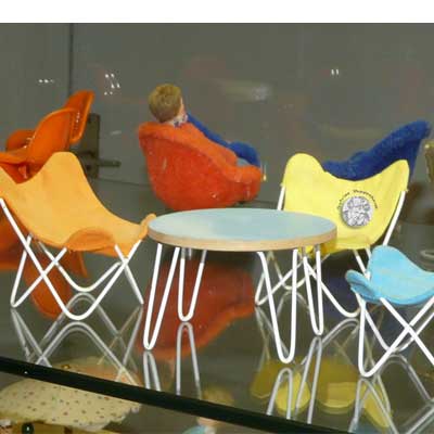 Fledermaussessel, Designermöbel für die Puppenstube