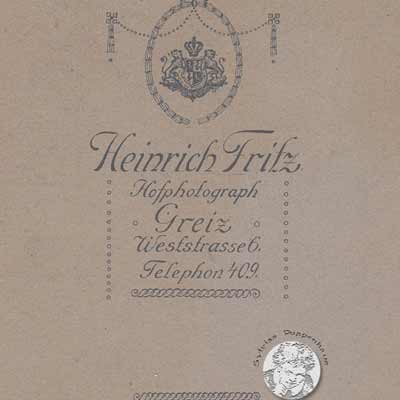 Kabinettfoto Kind mit Puppe von um 1900