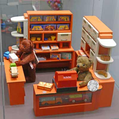 Mit Teddy durchs Dresdner Spielzeugland