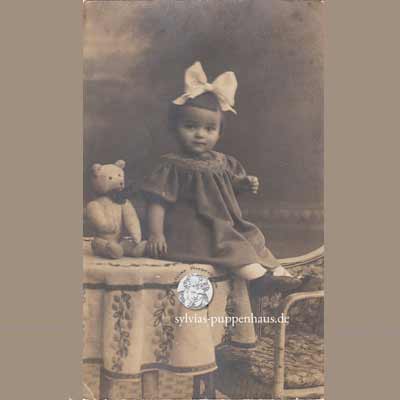 Foto Kind Charlotte mit Teddy, 1920er Jahre