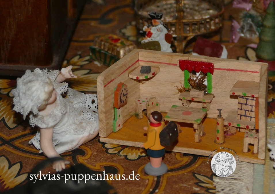 antike Puppenstube für die Puppenstube